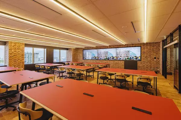 「【イギリス名門大学の学位を日本で取得できる】ゲームセンターみたいな教室も！革新的な留学が叶う「SAK University 東京イノベーションキャンパス」開校」の画像