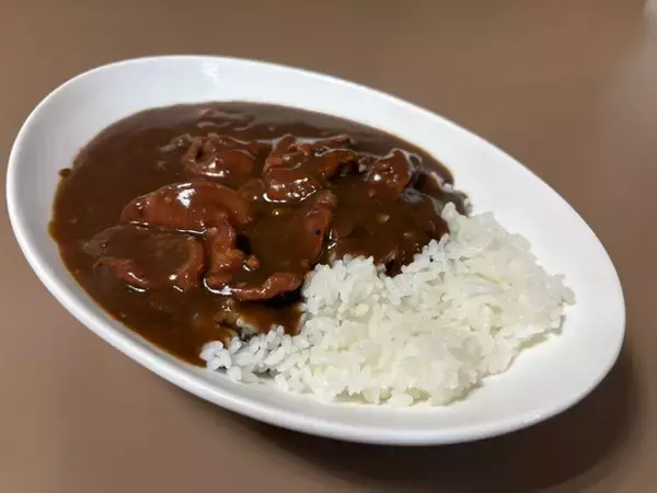 「ジンギスカンをカレーで味わう！？新ご当地グルメ「ジャングルラムカレー」登場」の画像