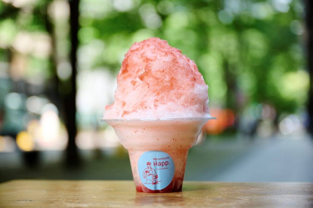 【涼とネオンの“丸の内まるごと”イベント】天然かき氷は必食！日陰エリアや冷たいミスト・日傘の無料レンタルも「MARUNOUCHI SUMMER FEST」｜8月23日まで