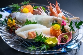 【1人でイカ2杯を食べ比べ】秋の宿泊プラン「旬のアオリイカ＆京丹後イカ漁火」登場｜京都・夕日ヶ浦温泉 海舟