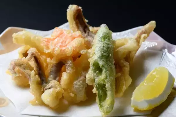 「【1人でイカ2杯を食べ比べ】秋の宿泊プラン「旬のアオリイカ＆京丹後イカ漁火」登場｜京都・夕日ヶ浦温泉 海舟」の画像