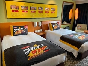 快適さイナズマ級!?聖地で「ブラックサンダー」と泊まるコンセプトルーム登場