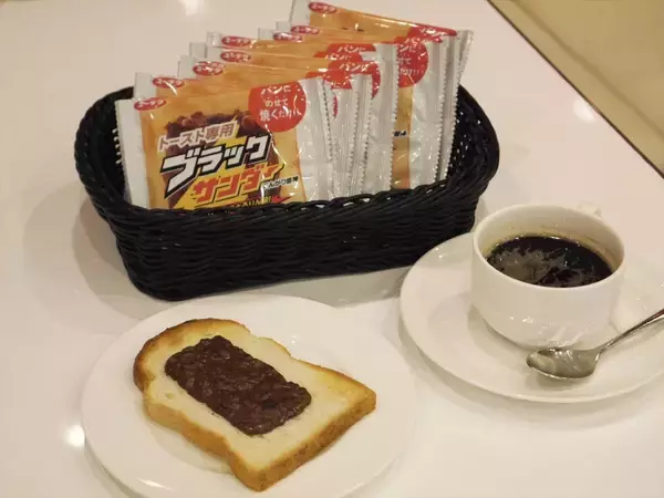 「快適さイナズマ級!?聖地で「ブラックサンダー」と泊まるコンセプトルーム登場」の画像