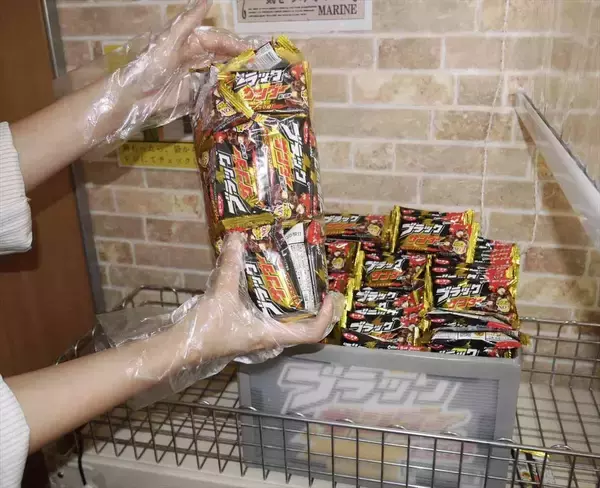 「快適さイナズマ級!?聖地で「ブラックサンダー」と泊まるコンセプトルーム登場」の画像