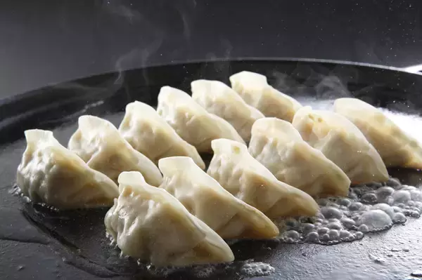 「【100日間連続開催のフードフェス】「東京カレー万博」「大つけ麺博」「町中華と餃子フェス」など｜新宿・大久保公園」の画像