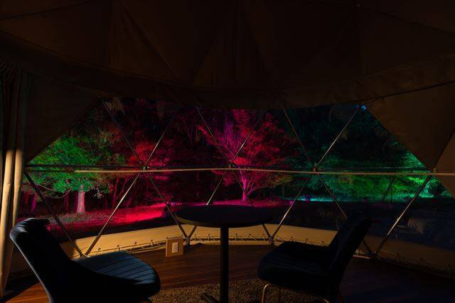 地面に浮かび上がる天の川！山口県のグランピング施設「レドンド秋吉台」で光のアート開催