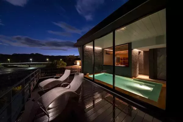 「日本の小宿10選に認定！オーシャンビューと絶景サウナの宿「太良嶽（たらだけ）温泉 蟹御殿」｜佐賀県」の画像