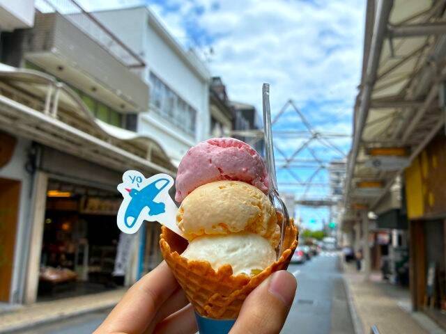 【“3段変化ヨーグルト”って何！？】熱海の行列店が手がける新店「熱海ヨーグルト&アイス 2 GO.」で限定メニューを実食｜静岡県
