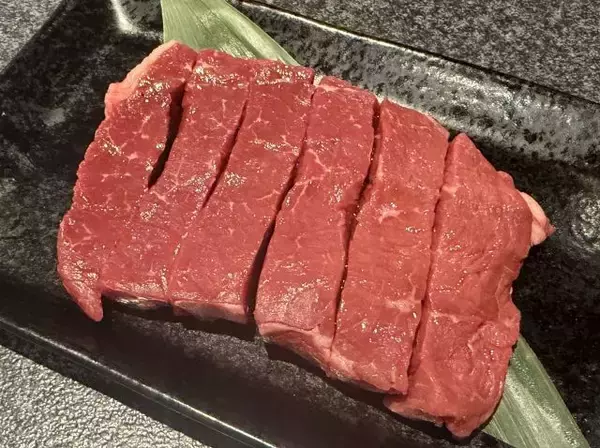 「【熟成肉ステーキをお手頃価格で】モモ・ランイチ・サーロイン・リブロースの4種類！焼肉の虎「氷室熟成ステーキフェア」｜北海道」の画像