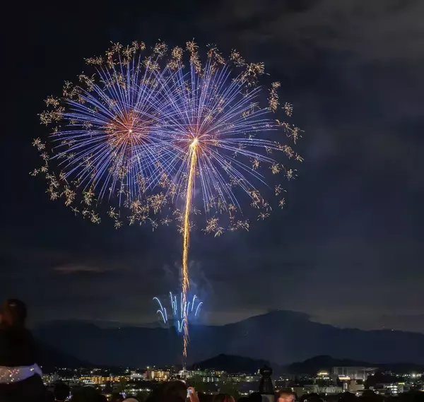 秋の嵐山と渡月橋を望む特等席で花火！200名限定「嵐山秋花火2026」開催｜京都