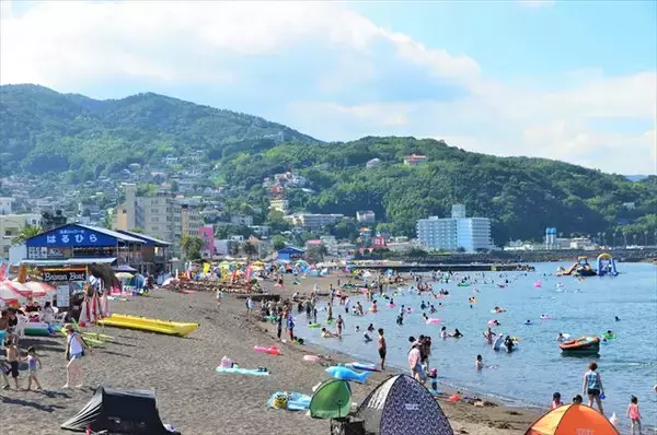 【静岡県伊東市で海開き】海も温泉も楽しめる！伊東オレンジビーチや宇佐美海水浴場で夏のレジャーを満喫