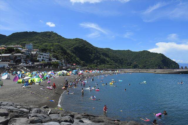 【静岡県伊東市で海開き】海も温泉も楽しめる！伊東オレンジビーチや宇佐美海水浴場で夏のレジャーを満喫