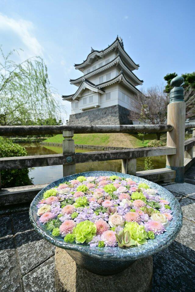 特別運行のSLで初夏の行田市へ！「古代蓮の里」や「田んぼアート」町を巡るツアーも開催｜埼玉県