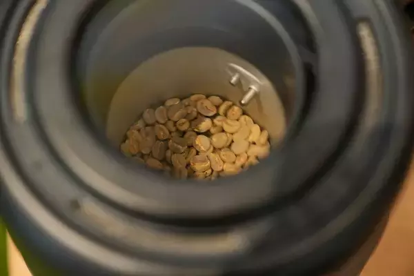 「希少な沖縄産のコーヒーに魅せられる！ネスカフェ 原宿で貴重なコーヒー焙煎体験に挑戦」の画像