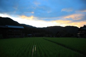 白川郷の民宿「文六」をご紹介。日本の昔の夜を体感しよう