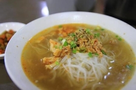 老舗から人気チェーン店まで。ヤンゴンで食べたミャンマー麺料理３選