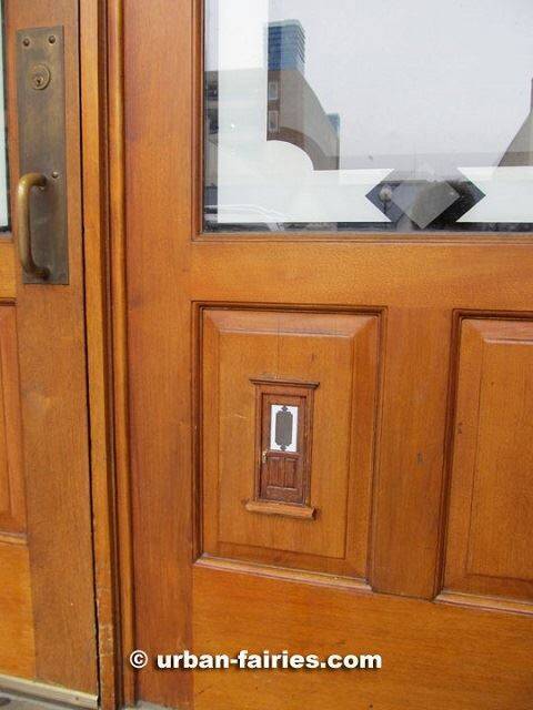 大人も子どもも思わずのぞいちゃう 妖精のドア があらわれるアメリカの街 17年2月27日 エキサイトニュース 3 3