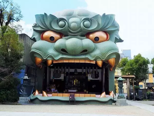 「【外国人に人気】巨大な獅子が大口を開ける神社」の画像