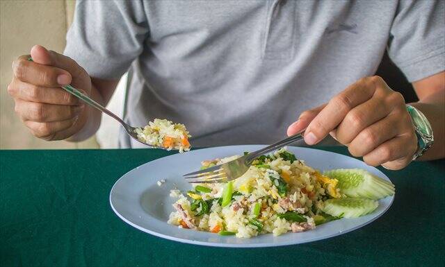 【東南アジアの食事マナー】スプーンとフォークでいただきます！