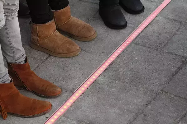 「【オランダ】「スマホ・ゾンビ」を助けるための安全対策って？」の画像