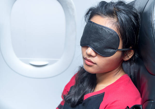 機内時間がグンと楽に！「長時間フライトセット」の中身教えます【旅の裏技】