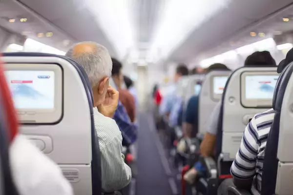 「機内時間がグンと楽に！「長時間フライトセット」の中身教えます【旅の裏技】」の画像