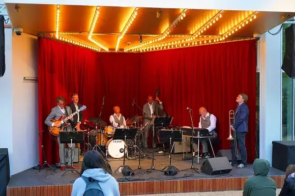 「世界最古のレトロ遊園地、歩くだけで楽しい「チボリ公園」６つの魅力【現地ルポ】」の画像