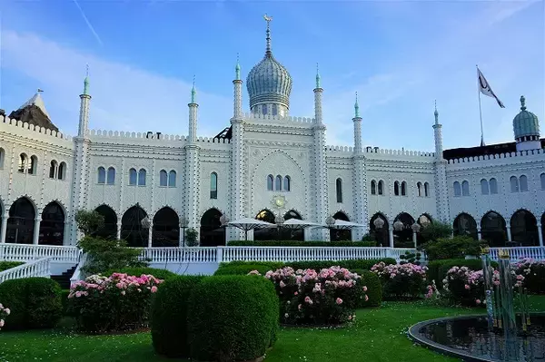 「世界最古のレトロ遊園地、歩くだけで楽しい「チボリ公園」６つの魅力【現地ルポ】」の画像