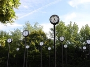 【インスタ映えスポット】ドイツらしい？！２４個の時計が並ぶアート