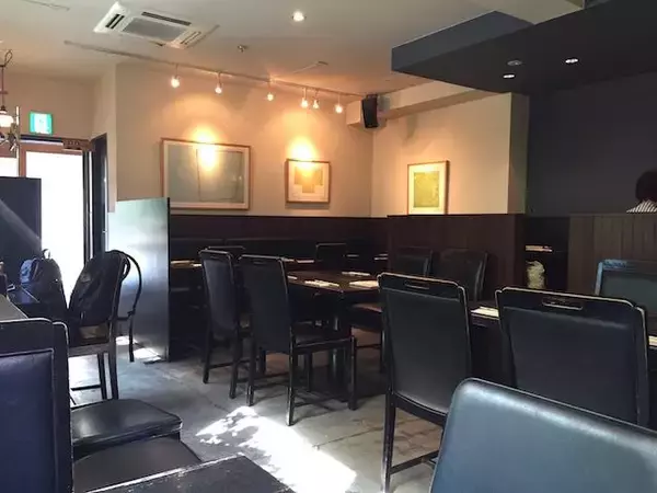 「丼からはみ出るほどの海老天がうれしい。大人の極上の蕎麦屋「青山 川上庵」」の画像