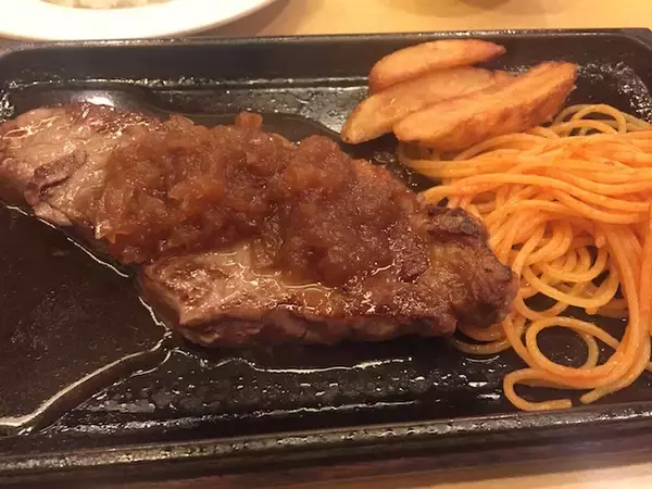 「【新宿】古き良き昭和の面影が漂う、昭和の洋食の味「ビフテキ家あづま」」の画像