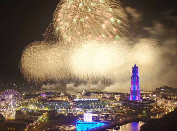 日本初上陸の巨大仕掛け花火も 世界no １の花火師が決まる花火大会って 17年8月2日 エキサイトニュース