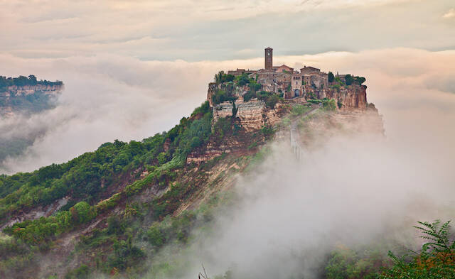 イタリアのラピュタ と呼ばれる天空の村の儚く幻想的な絶景 チヴィタ ディ バニョレージョ 17年8月29日 エキサイトニュース 2 2