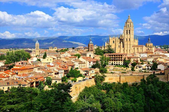 白雪姫のお城のモデル 世界遺産の街セゴビアの古城アルカサル スペイン 17年9月28日 エキサイトニュース