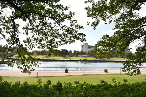 「船も美術館も花火も「世界一美しいスタバ」も！富山No.1の観光地環水公園ガイド」の画像