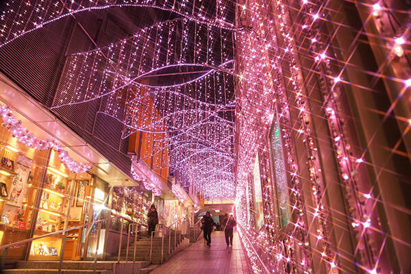 今年はハートの装飾も ピンクの光で街を彩る 新宿テラスシティ イルミネーション １７ １８ 17年11月15日 エキサイトニュース
