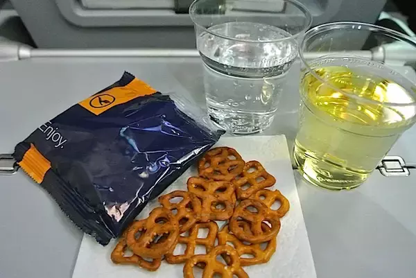 「【機内食で世界巡り】ミュンヘン〜東京羽田「ルフトハンザドイツ航空」エコノミークラス」の画像