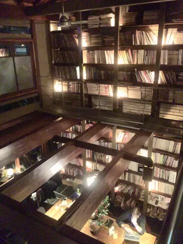 「京都の夜がもっと楽しくなる！居心地抜群のブックカフェ「Cafe Bibliotic Hello!」」の画像