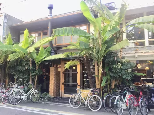 「京都の夜がもっと楽しくなる！居心地抜群のブックカフェ「Cafe Bibliotic Hello!」」の画像