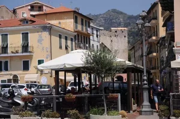 「フランスから１０分で行ける、イタリアの国境の街「ヴァンティミーリア」」の画像