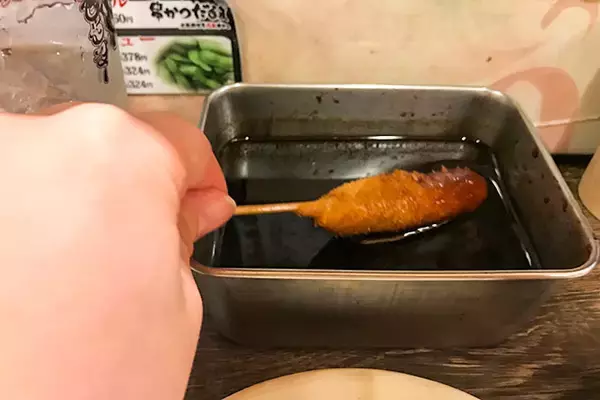 「おひとりさまも気軽に！新大阪駅の新幹線構内にある「串カツだるま」現地ルポ」の画像