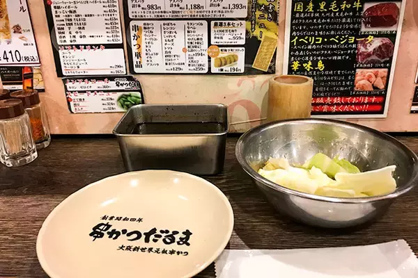 「おひとりさまも気軽に！新大阪駅の新幹線構内にある「串カツだるま」現地ルポ」の画像