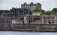 歴史と当時の息遣いが感じられる廃墟の島、 長崎の世界遺産「軍艦島」