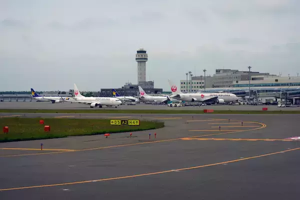 「飛行機の滑走路の数字には、安全に離着陸するための秘密が隠されている！」の画像