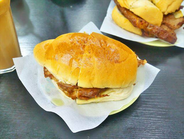 マカオでパン！【４】～「ポークチョップバーガー」は、カフェで頂くが正解～