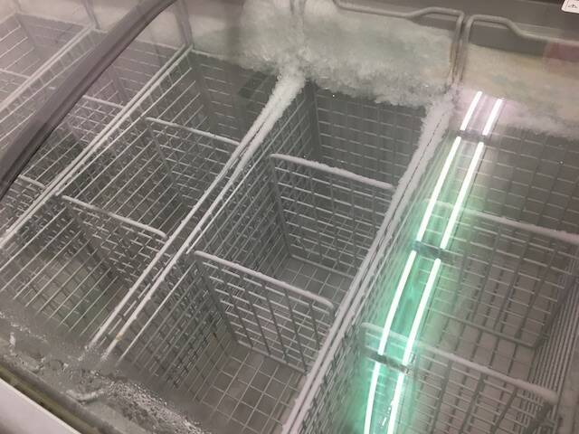 伊良部島の下地スーパーでしか買えない限定「黒糖アイス」を買って食べてみた【宮古島旅行記１３】