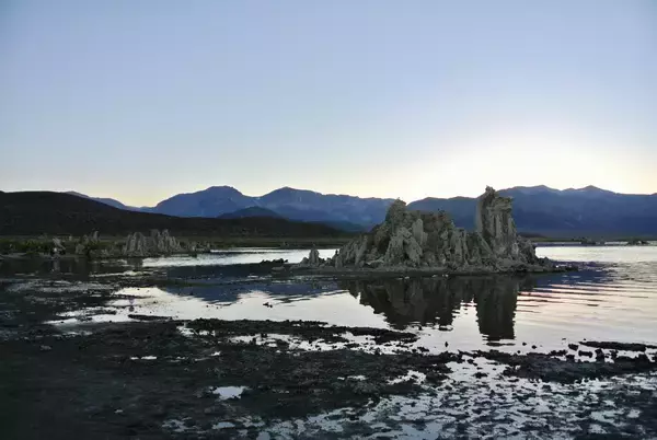 「エヴァンゲリオンのワンシーンに登場？世界中からカメラマンが訪れる湖の正体」の画像