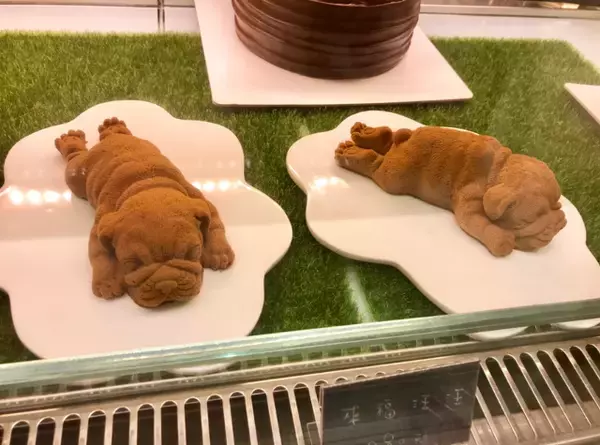 「【話題】台湾で可愛くて超絶リアルなワンコケーキを発見！」の画像