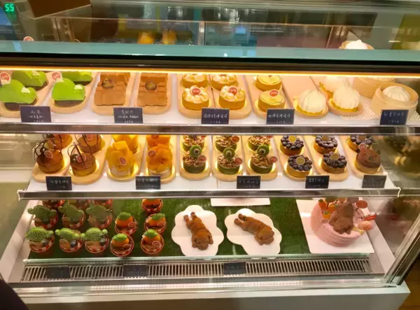 「【話題】台湾で可愛くて超絶リアルなワンコケーキを発見！」の画像