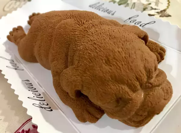 「【話題】台湾で可愛くて超絶リアルなワンコケーキを発見！」の画像